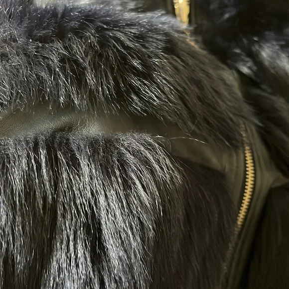 Stunning furry hooded vest - Picture 9 of 11